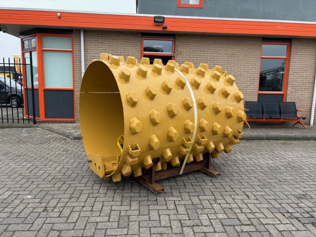 CATERPILLAR CS10/CS11/CS12/CS13 Padfoot kit - Roller jalan: gambar 1 CATERPILLAR CS10/CS11/CS12/CS13 Padfoot kit - Roller jalan: gambar 1
