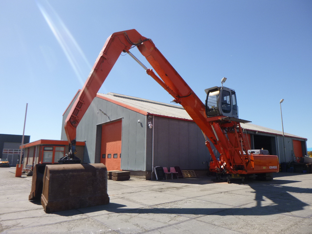 FIAT-HITACHI EX455 Stationary dock/ship material handler - Mesin pengisi: gambar 1 FIAT-HITACHI EX455 Stationary dock/ship material handler - Mesin pengisi: gambar 1