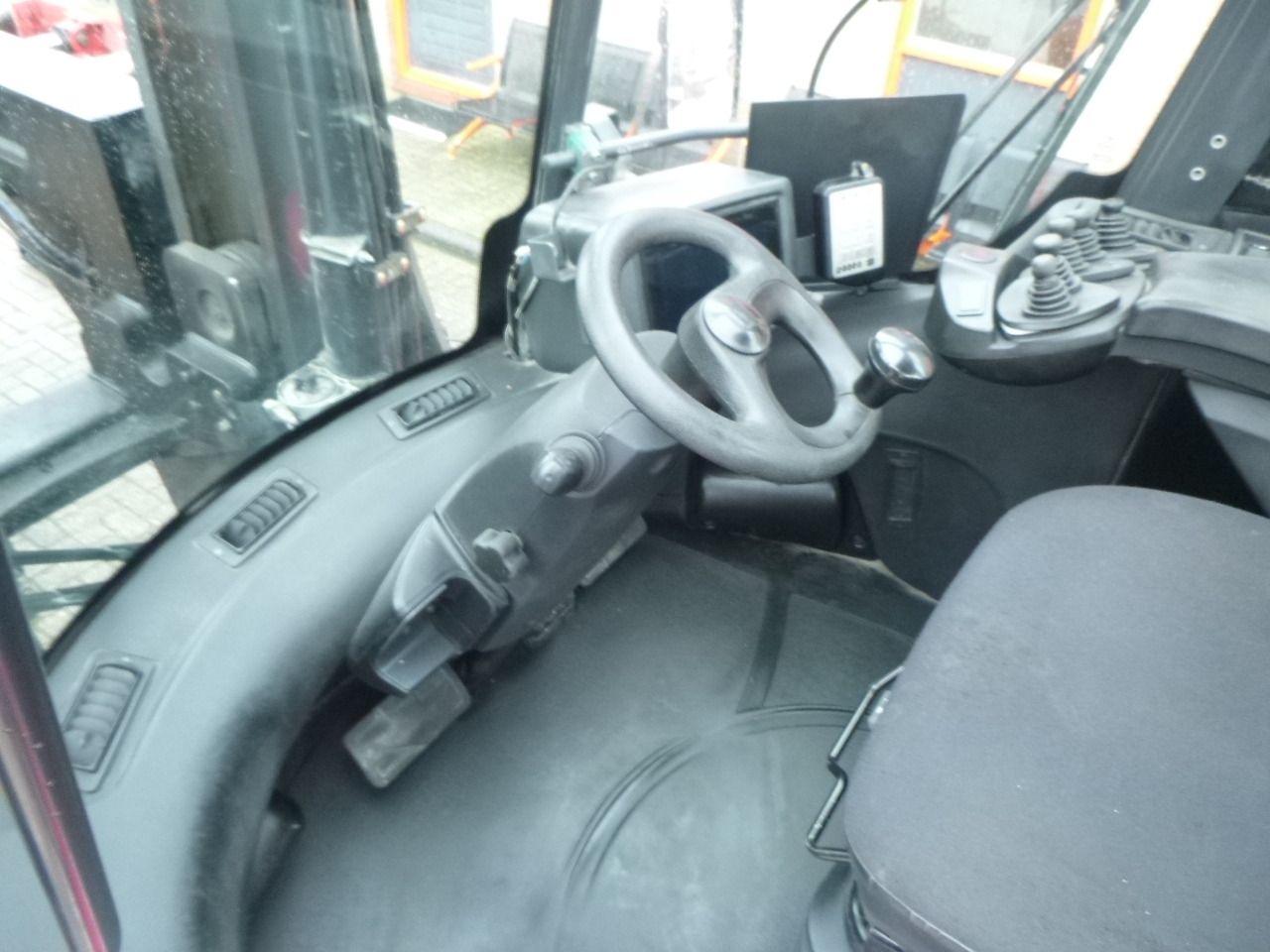 Forklift diesel LINDE H140/1200-02: gambar 27 Forklift diesel LINDE H140/1200-02: gambar 27
