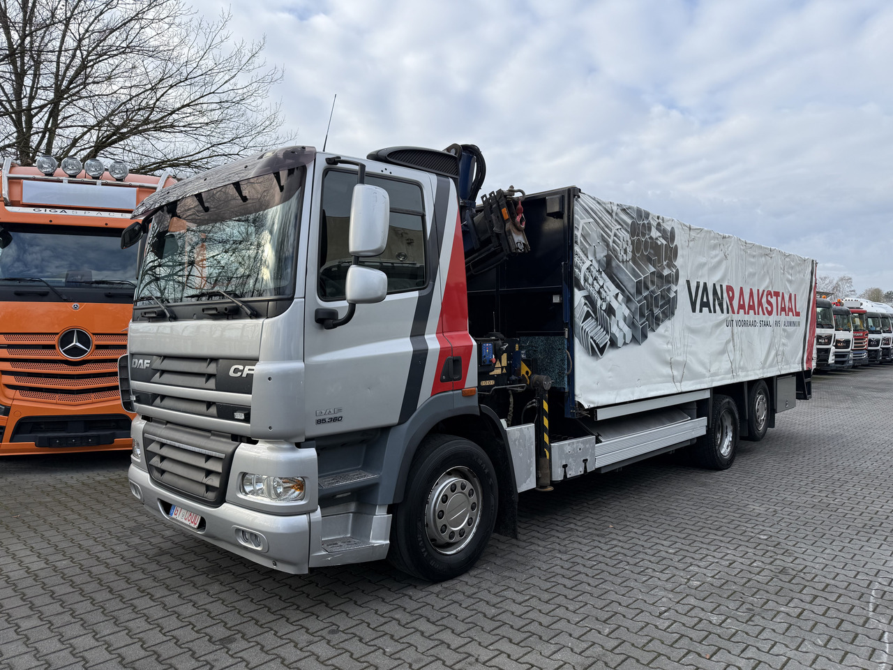 Daf CF85 360 6X2*4 Kran HMF 1075 - Truk flatbed, Truk derek: gambar 1 Daf CF85 360 6X2*4 Kran HMF 1075 - Truk flatbed, Truk derek: gambar 1