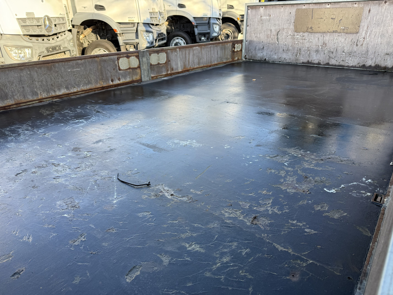 Iveco Daily 70C17 HMF 635 Kran bis 11 Meter - Truk flatbed, Truk derek: gambar 3 Iveco Daily 70C17 HMF 635 Kran bis 11 Meter - Truk flatbed, Truk derek: gambar 3