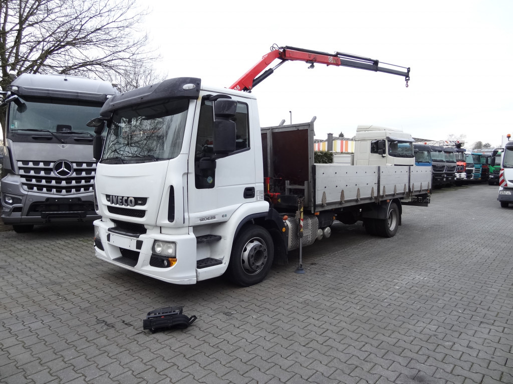 Iveco EuroCargo 120E25 Fassi F38 - Truk derek, Truk flatbed: gambar 1 Iveco EuroCargo 120E25 Fassi F38 - Truk derek, Truk flatbed: gambar 1