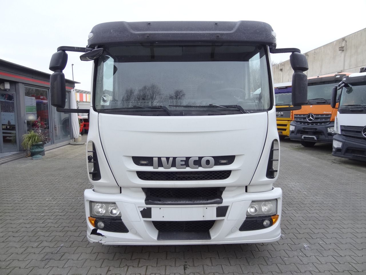 Truk flatbed, Truk derek Iveco EuroCargo 120E25 Fassi F38: gambar 7