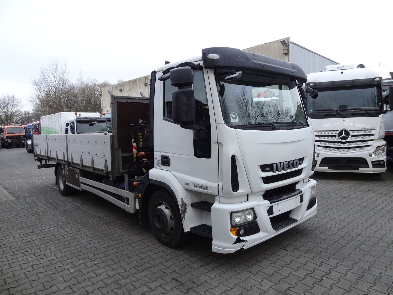 Truk flatbed, Truk derek Iveco EuroCargo 120E25 Fassi F38: gambar 8