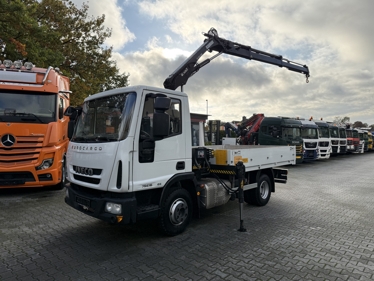 Iveco EuroCargo 75E16 Kran Hiab 055-2 - Truk derek, Truk flatbed: gambar 1 Iveco EuroCargo 75E16 Kran Hiab 055-2 - Truk derek, Truk flatbed: gambar 1