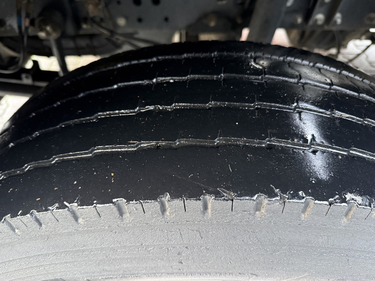 Iveco EuroCargo 80E22 Kran HMF 735 bis 15 Meter - Truk flatbed, Truk derek: gambar 3 Iveco EuroCargo 80E22 Kran HMF 735 bis 15 Meter - Truk flatbed, Truk derek: gambar 3