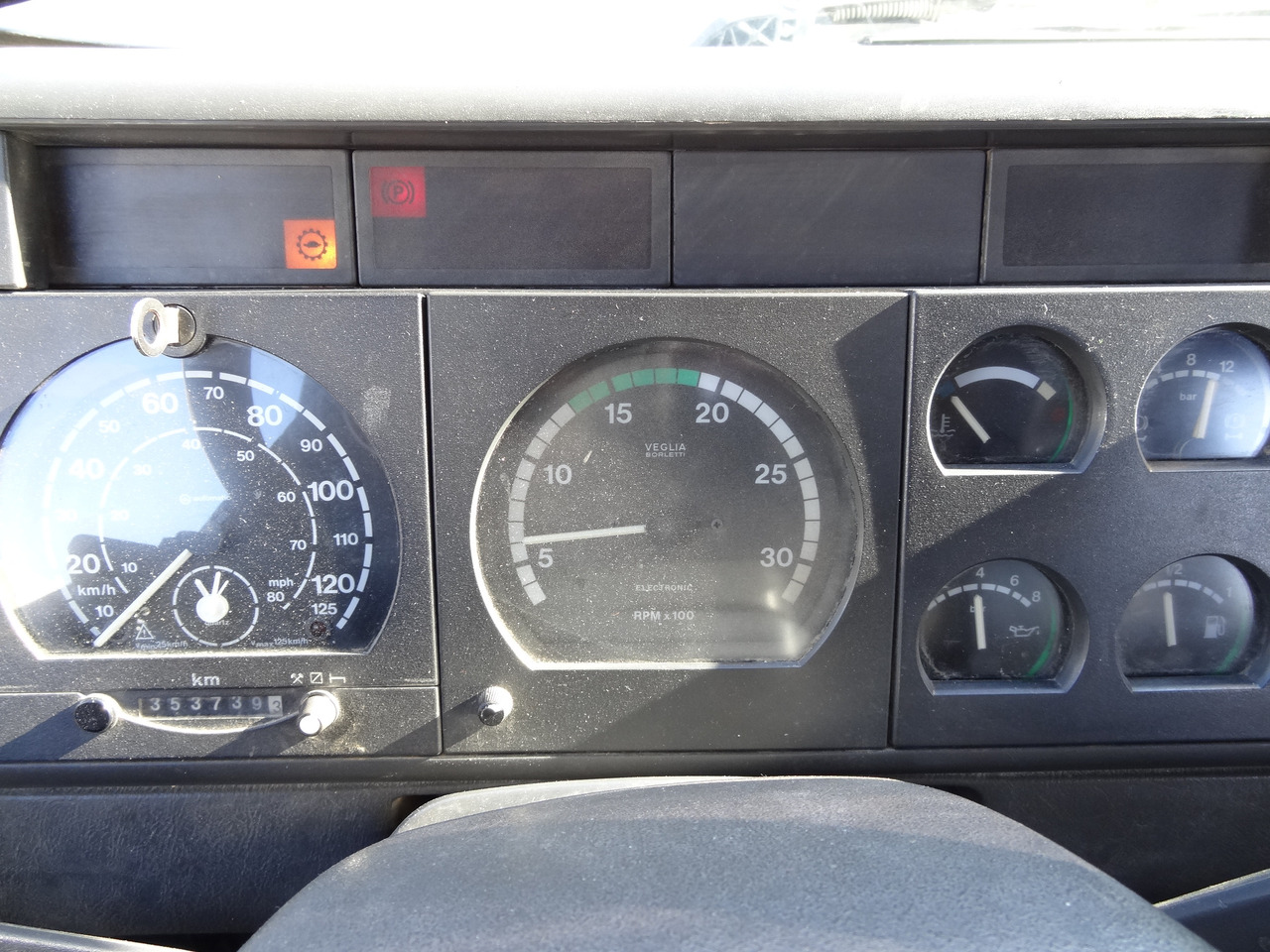 Iveco EuroTrakker 260E31 6X4 Palfinger 36002 - Truk derek, Truk flatbed: gambar 2 Iveco EuroTrakker 260E31 6X4 Palfinger 36002 - Truk derek, Truk flatbed: gambar 2