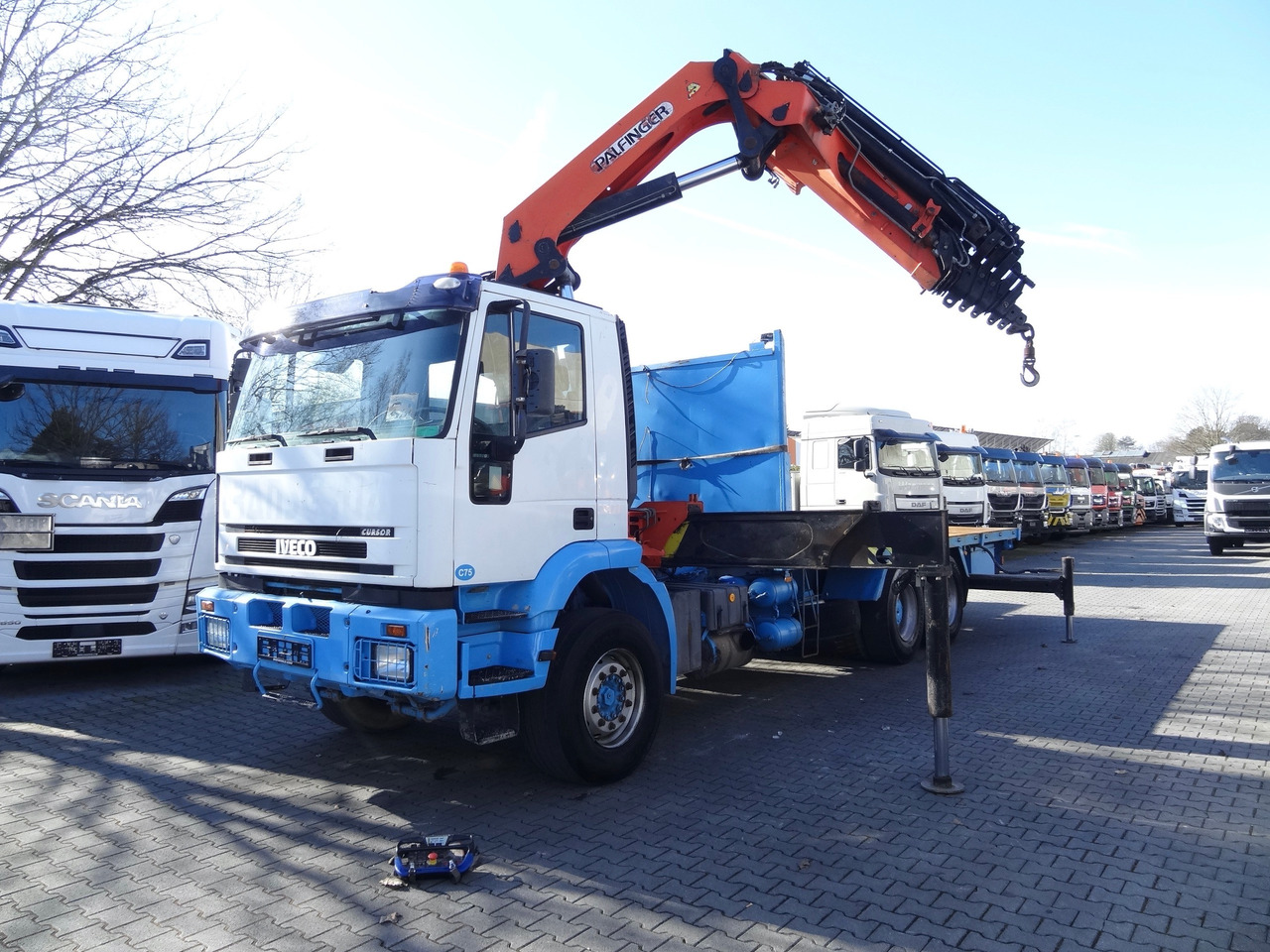 Iveco EuroTrakker 260E31 6X4 Palfinger 36002 - Truk flatbed, Truk derek: gambar 1 Iveco EuroTrakker 260E31 6X4 Palfinger 36002 - Truk flatbed, Truk derek: gambar 1