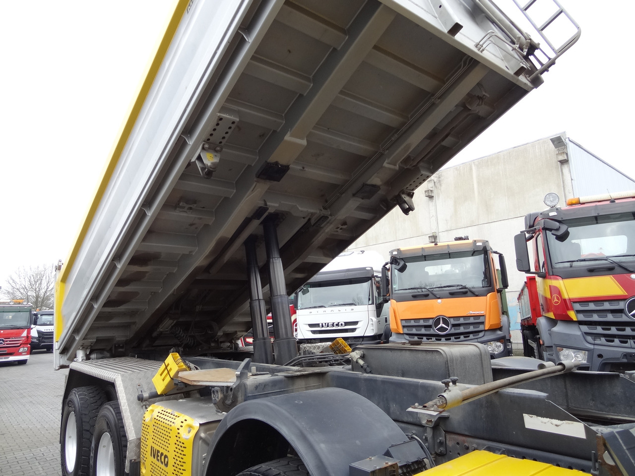 Iveco Trakker 450 8X4 Meiller - Truk jungkit: gambar 4 Iveco Trakker 450 8X4 Meiller - Truk jungkit: gambar 4