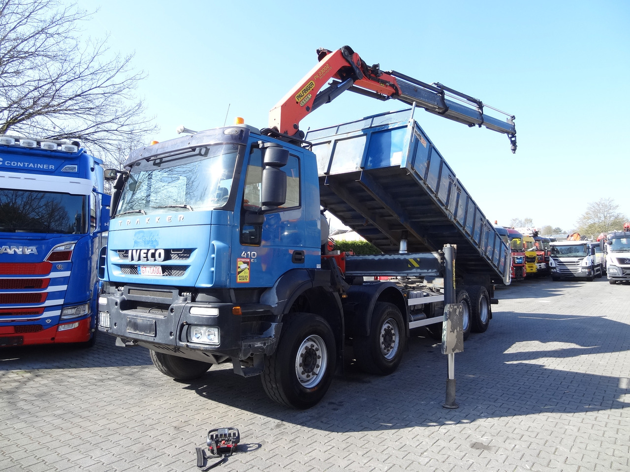 Iveco Trakker AD340T41 8X4 Kipper Kran Palfinger 23002 - Truk jungkit, Truk derek: gambar 1 Iveco Trakker AD340T41 8X4 Kipper Kran Palfinger 23002 - Truk jungkit, Truk derek: gambar 1