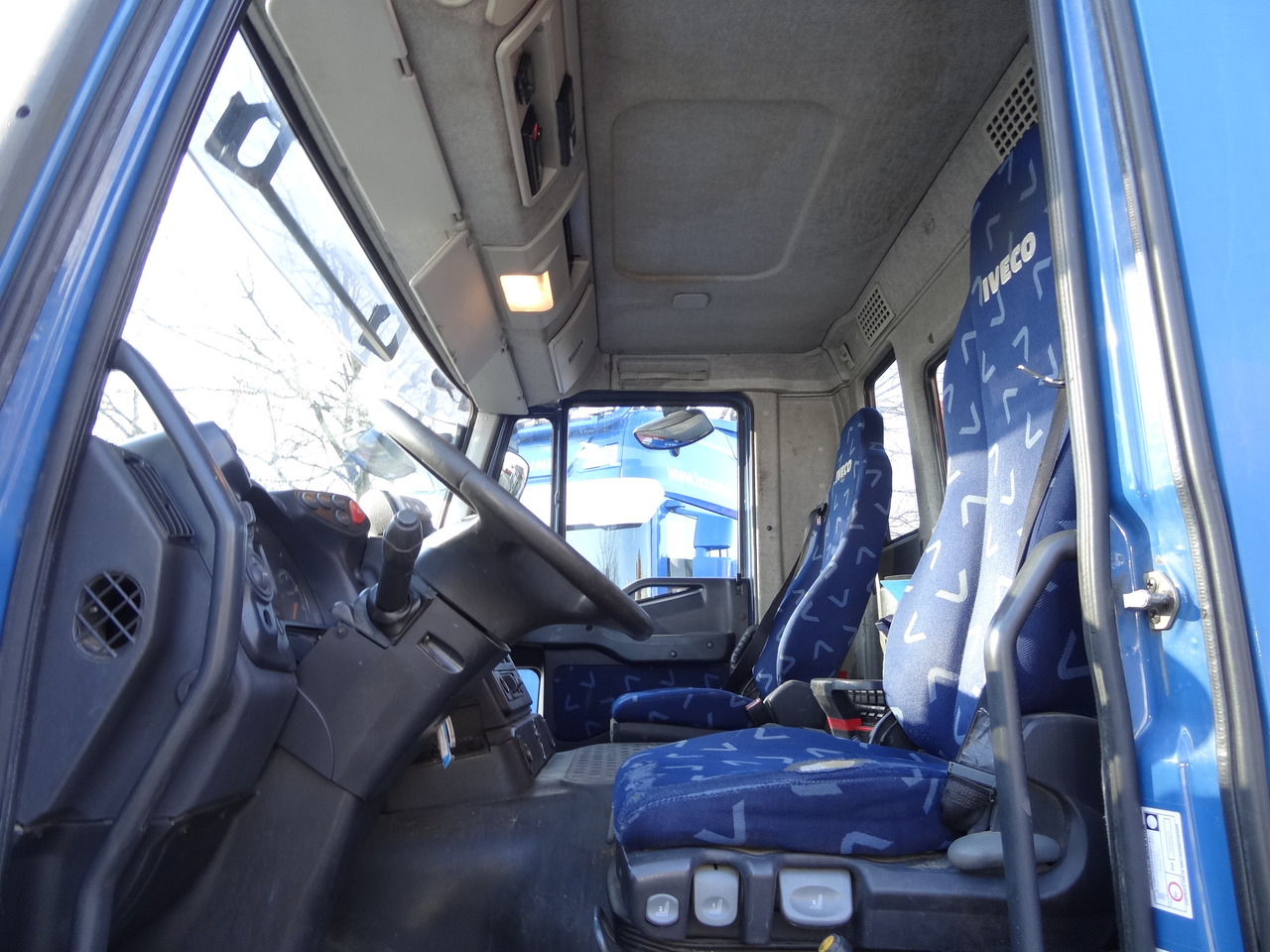 Iveco Trakker AD340T41 8X4 Kipper Kran Palfinger 23002 - Truk derek, Truk jungkit: gambar 2 Iveco Trakker AD340T41 8X4 Kipper Kran Palfinger 23002 - Truk derek, Truk jungkit: gambar 2