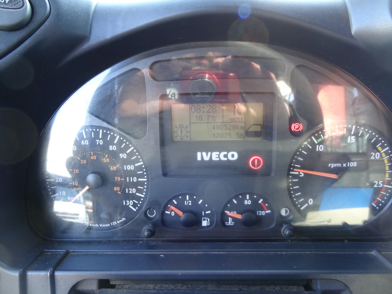 Iveco Trakker AD340T41 8X4 Kipper Kran Palfinger 23002 - Truk derek, Truk jungkit: gambar 3 Iveco Trakker AD340T41 8X4 Kipper Kran Palfinger 23002 - Truk derek, Truk jungkit: gambar 3