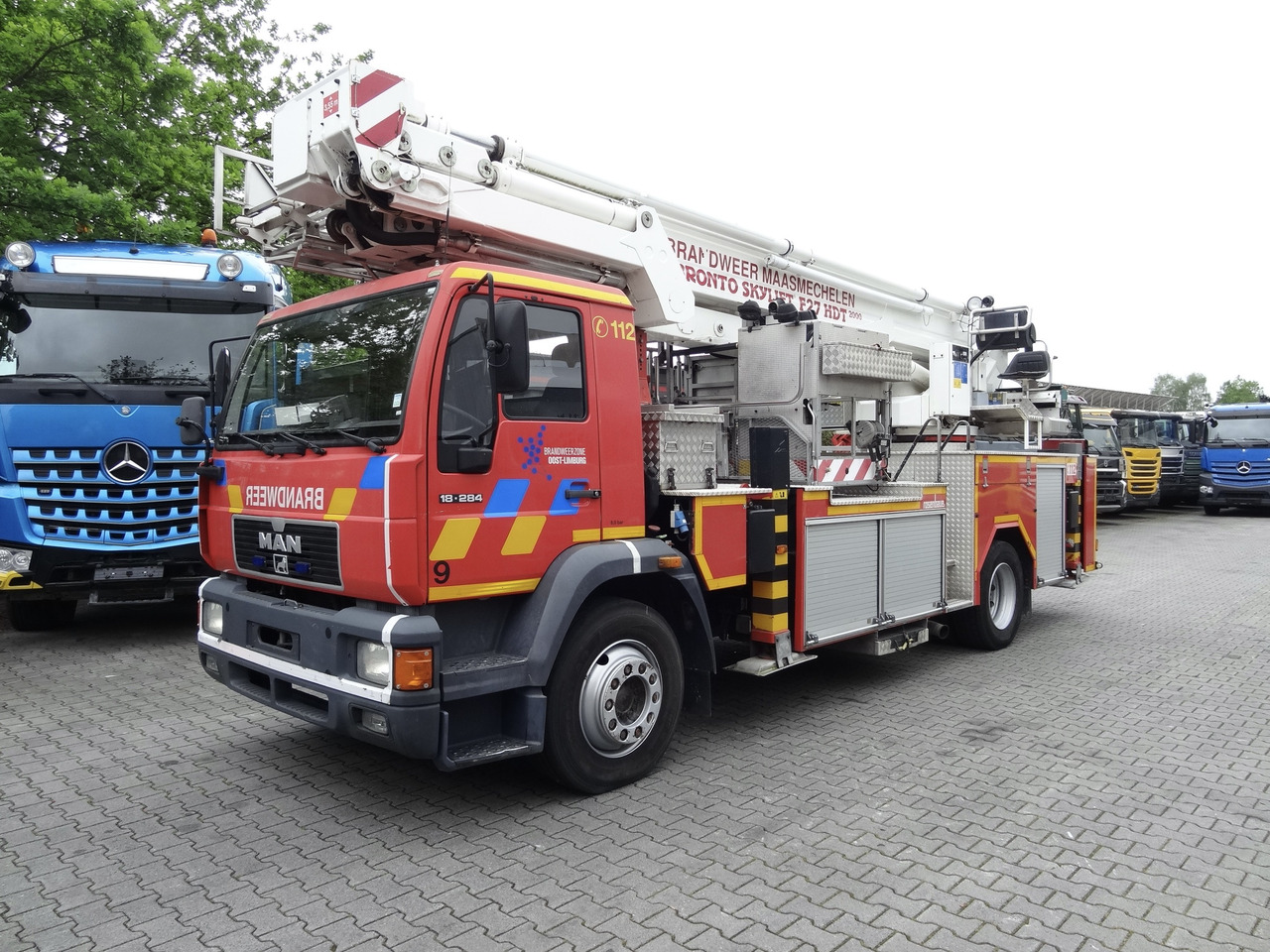 MAN L2000 18.284 Feuerwehr Bronto Skylift 27 Meter - Platform udara yang dipasang di truk: gambar 1 MAN L2000 18.284 Feuerwehr Bronto Skylift 27 Meter - Platform udara yang dipasang di truk: gambar 1