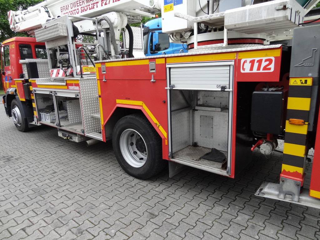 MAN L2000 18.284 Feuerwehr Bronto Skylift 27 Meter - Platform udara yang dipasang di truk: gambar 4 MAN L2000 18.284 Feuerwehr Bronto Skylift 27 Meter - Platform udara yang dipasang di truk: gambar 4