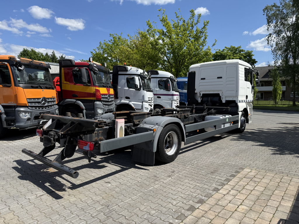 Pengangkut kontainer/ Container truck MAN TGA 18.350 4X2 LL Fahrschule: gambar 10