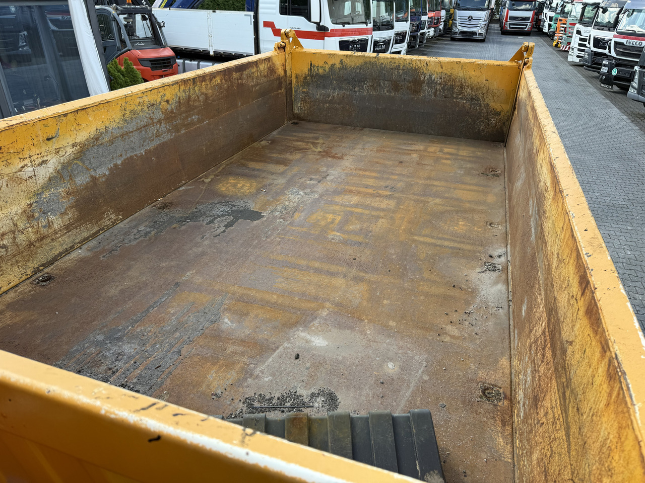 Truk jungkit, Truk derek MAN TGA 26.360 6X2 Kipper Kran Palfinger 15500: gambar 15 Truk jungkit, Truk derek MAN TGA 26.360 6X2 Kipper Kran Palfinger 15500: gambar 15