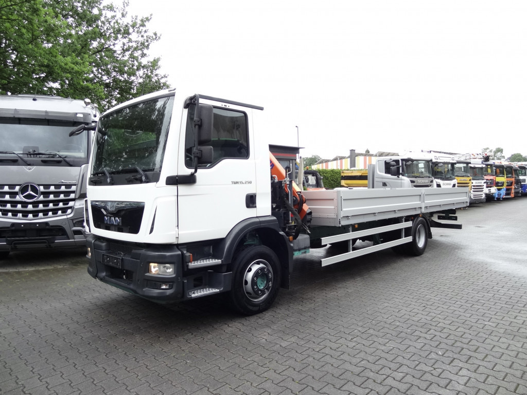 MAN TGM 15.250 Pesci SE78/2 Kran - Truk derek, Truk flatbed: gambar 1 MAN TGM 15.250 Pesci SE78/2 Kran - Truk derek, Truk flatbed: gambar 1