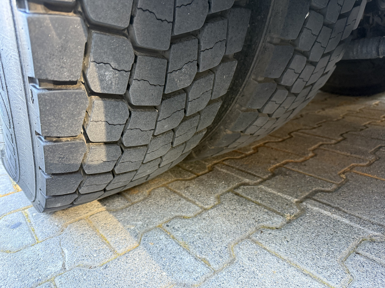 Truk flatbed, Truk derek MAN TGX 26.480 6X2 Hiab 422 + Jib + Winde: gambar 7 Truk flatbed, Truk derek MAN TGX 26.480 6X2 Hiab 422 + Jib + Winde: gambar 7