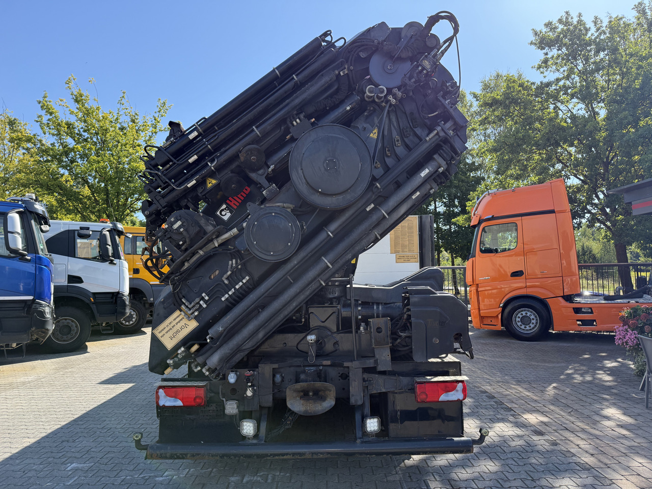 Truk flatbed, Truk derek MAN TGX 26.480 6X2 Hiab 422 + Jib + Winde: gambar 14 Truk flatbed, Truk derek MAN TGX 26.480 6X2 Hiab 422 + Jib + Winde: gambar 14