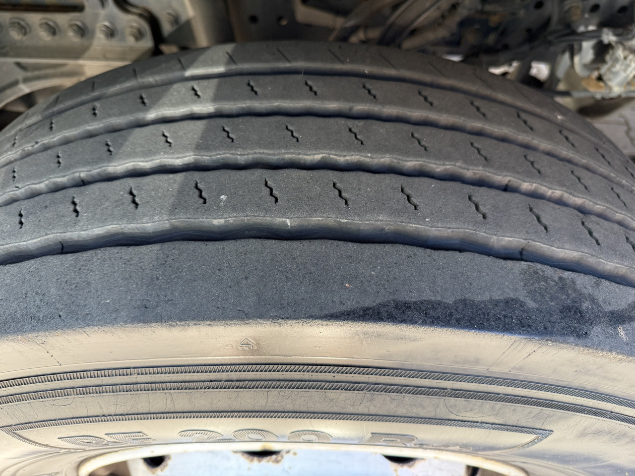 Mercedes-Benz Actros 1827 Kran Palfinger PK 9002 - Truk derek, Truk dengan terpal samping: gambar 2 Mercedes-Benz Actros 1827 Kran Palfinger PK 9002 - Truk derek, Truk dengan terpal samping: gambar 2