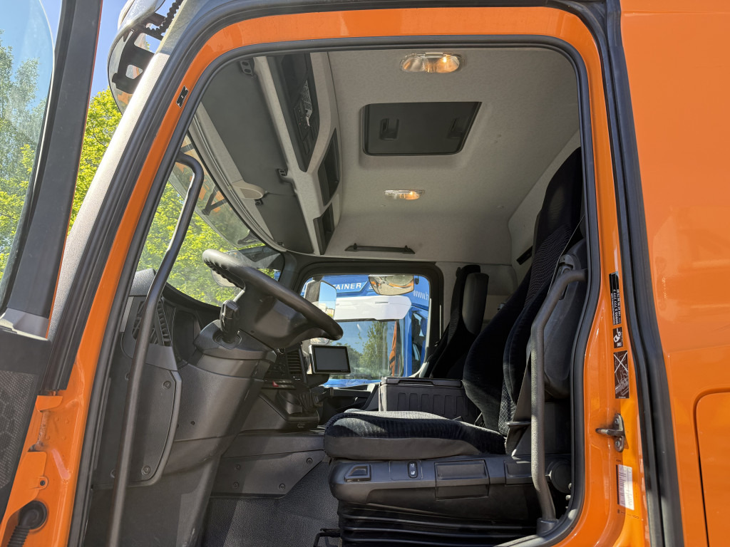 Mercedes-Benz Actros 1827 Kran Palfinger PK 9002 - Truk derek, Truk dengan terpal samping: gambar 4 Mercedes-Benz Actros 1827 Kran Palfinger PK 9002 - Truk derek, Truk dengan terpal samping: gambar 4