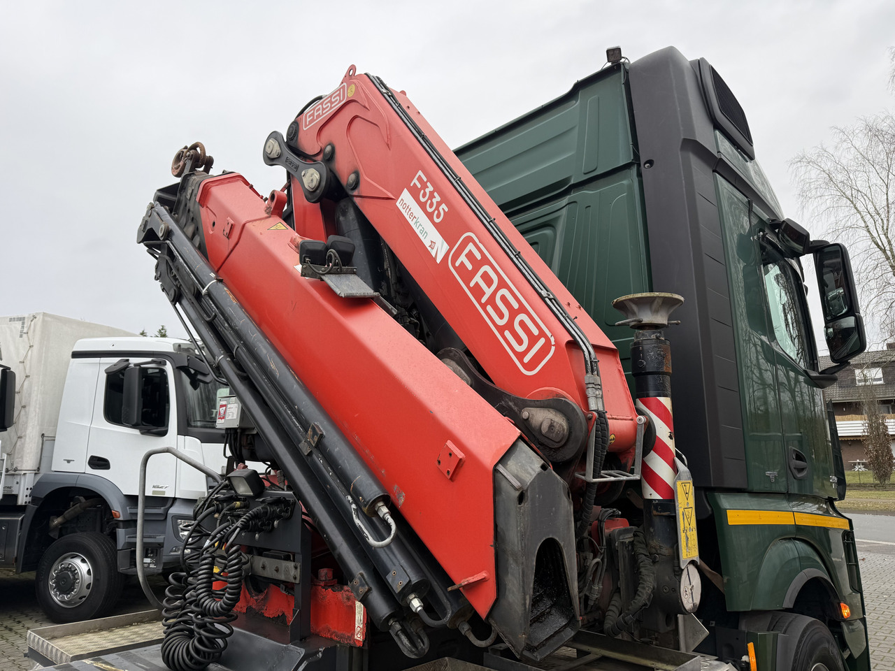 Mercedes-Benz Actros 2542 6X2 Kran Fassi F335 bis 22.5 Meter - Truk derek, Tractor head: gambar 2 Mercedes-Benz Actros 2542 6X2 Kran Fassi F335 bis 22.5 Meter - Truk derek, Tractor head: gambar 2
