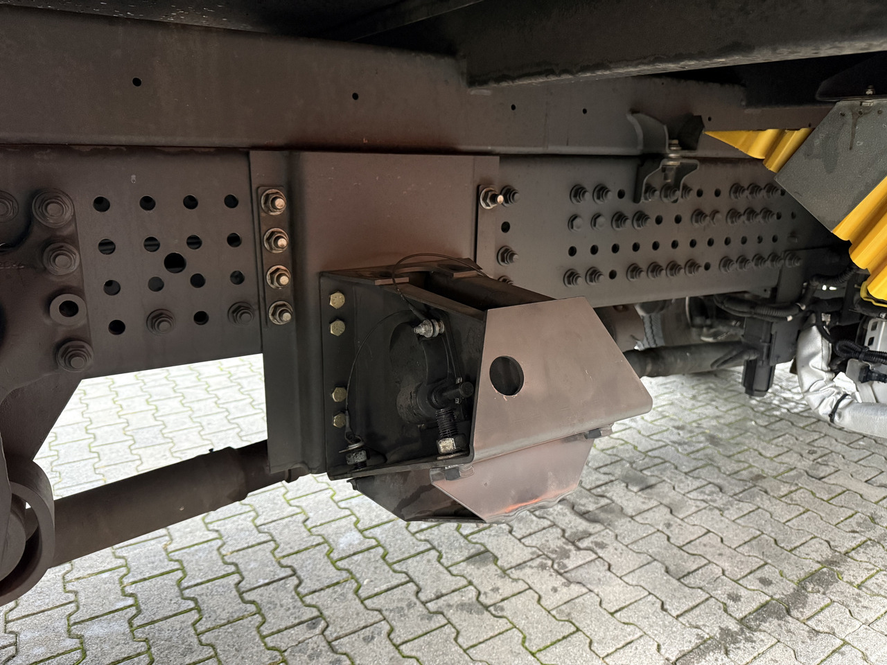 Mercedes-Benz Arocs 1827 AK 4X4 Ex-Bundeswehr - Truk flatbed: gambar 3 Mercedes-Benz Arocs 1827 AK 4X4 Ex-Bundeswehr - Truk flatbed: gambar 3