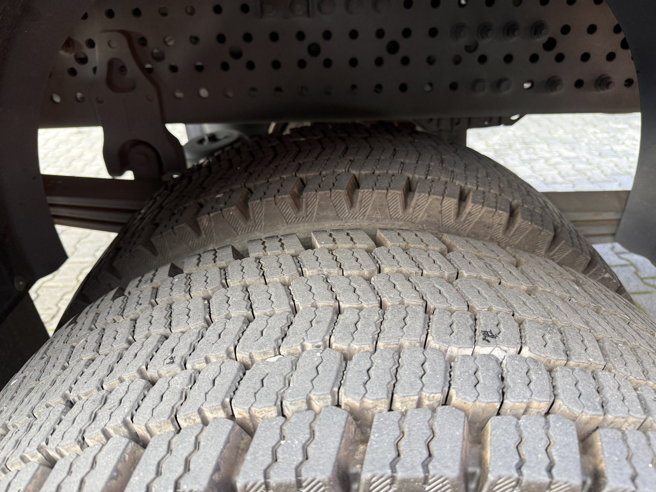 Mercedes-Benz Arocs 1827 AK 4X4 Ex- - Truk dengan terpal samping: gambar 5 Mercedes-Benz Arocs 1827 AK 4X4 Ex- - Truk dengan terpal samping: gambar 5
