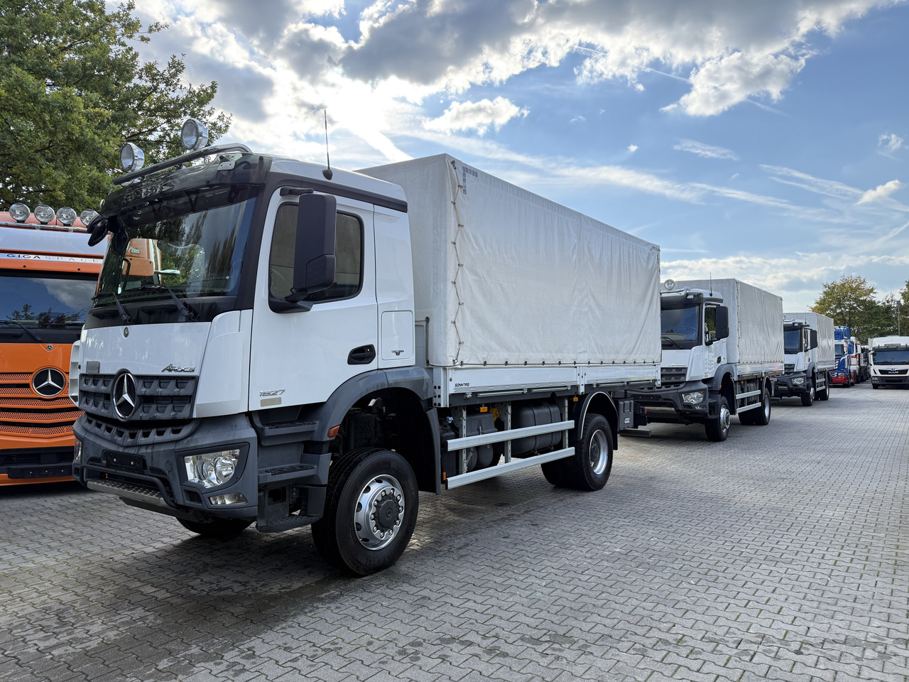 Mercedes-Benz Arocs 1827 AK 4X4 Ex- - Truk dengan terpal samping: gambar 1 Mercedes-Benz Arocs 1827 AK 4X4 Ex- - Truk dengan terpal samping: gambar 1
