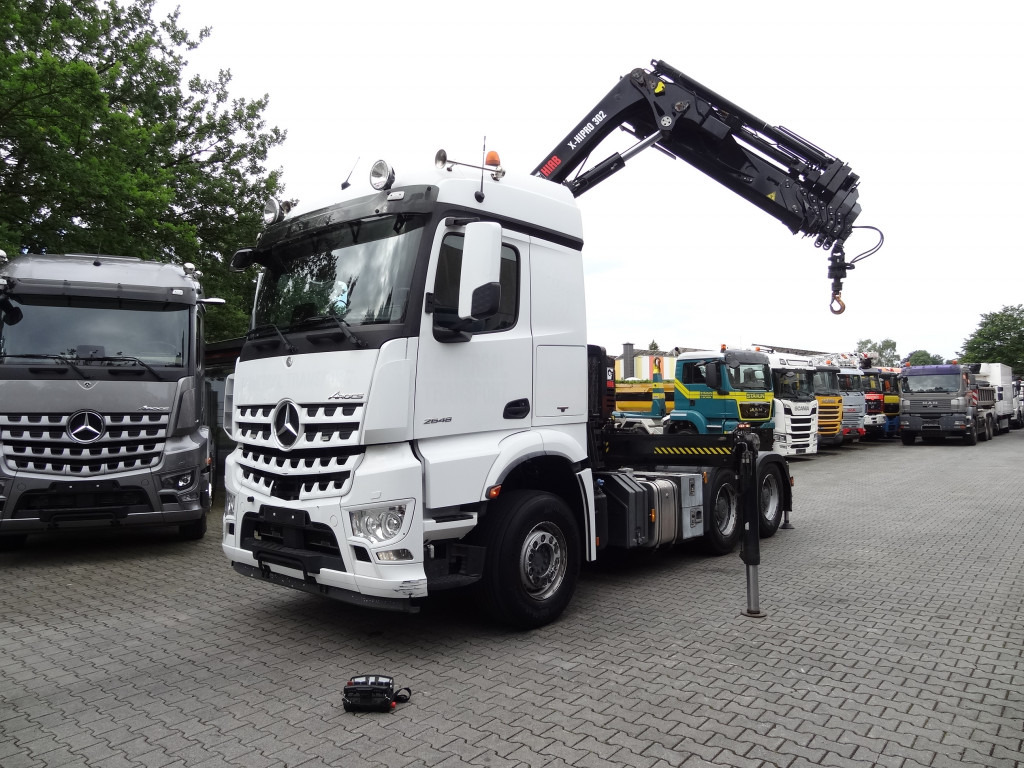 Mercedes-Benz Arocs 2648 LS 6X4 Kran Hiab X-HiPro 302 - Truk derek, Tractor head: gambar 1 Mercedes-Benz Arocs 2648 LS 6X4 Kran Hiab X-HiPro 302 - Truk derek, Tractor head: gambar 1