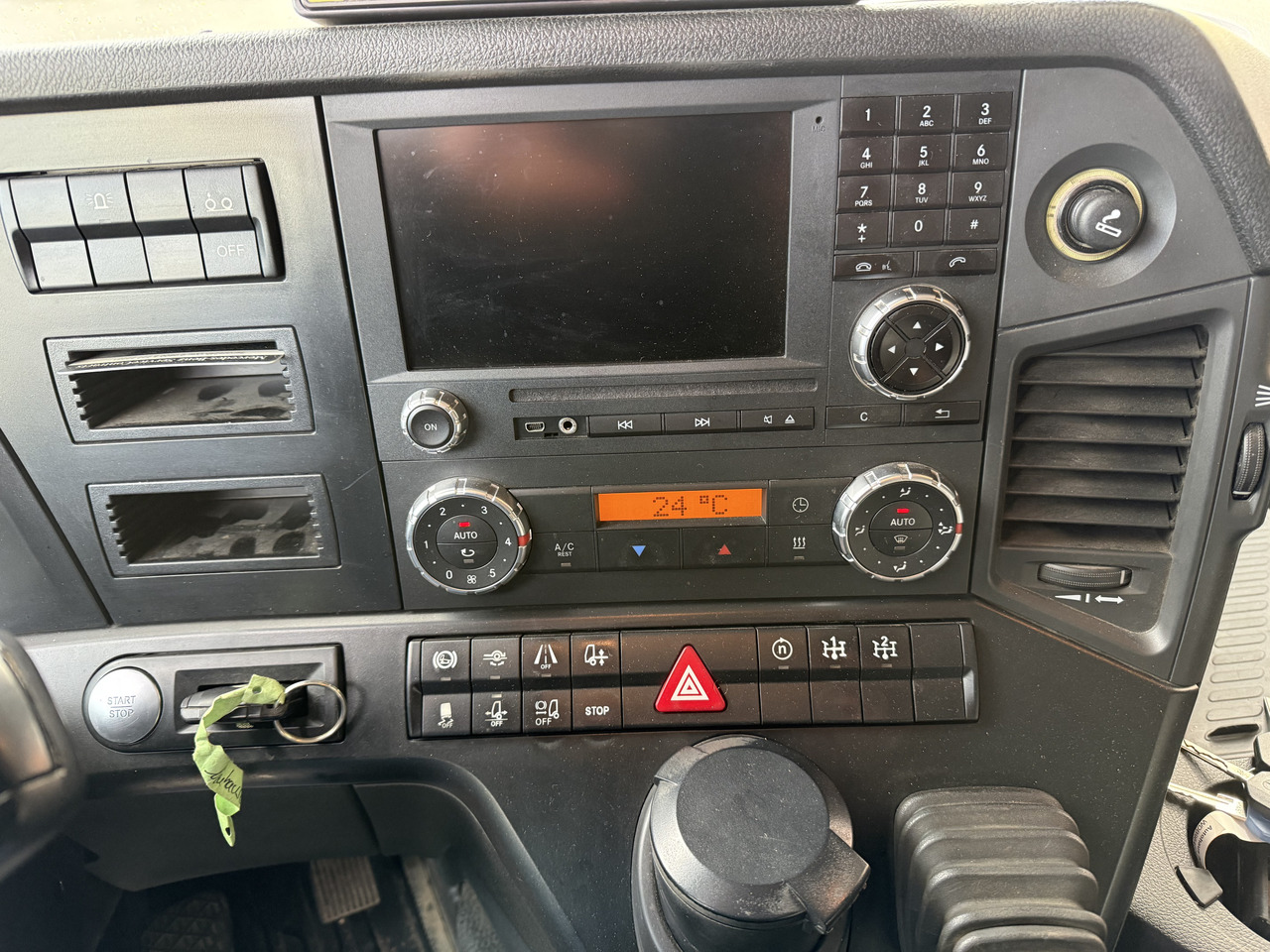 Mercedes-Benz Arocs 2653 6X4 Kran Kesla 2124L - Truk logging, Truk derek: gambar 2 Mercedes-Benz Arocs 2653 6X4 Kran Kesla 2124L - Truk logging, Truk derek: gambar 2