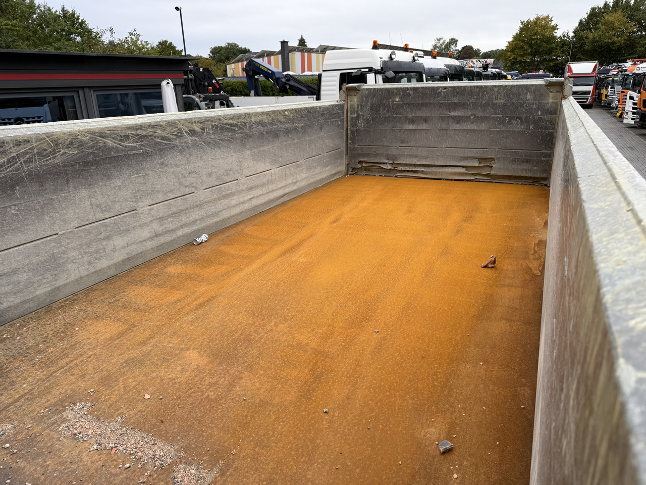 Mercedes-Benz Arocs 3246K 8X4 Meiller - Truk jungkit: gambar 5 Mercedes-Benz Arocs 3246K 8X4 Meiller - Truk jungkit: gambar 5