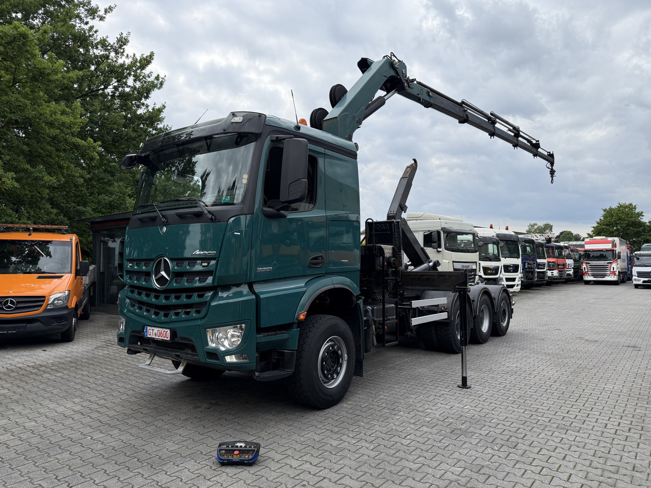 Hook lift, Truk derek Mercedes-Benz Arocs 3251 8X4 Haken mit Kran HMF 2620 K5: gambar 8 Hook lift, Truk derek Mercedes-Benz Arocs 3251 8X4 Haken mit Kran HMF 2620 K5: gambar 8