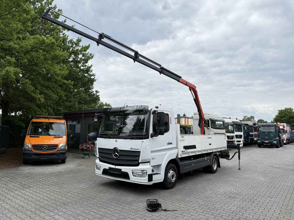 Mercedes-Benz Atego 821 Kran Palfinger PK4200 - Truk flatbed, Truk derek: gambar 1 Mercedes-Benz Atego 821 Kran Palfinger PK4200 - Truk flatbed, Truk derek: gambar 1