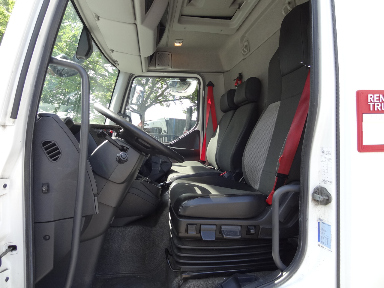 Renault D10.210 7m Koffer - Truk box: gambar 4 Renault D10.210 7m Koffer - Truk box: gambar 4