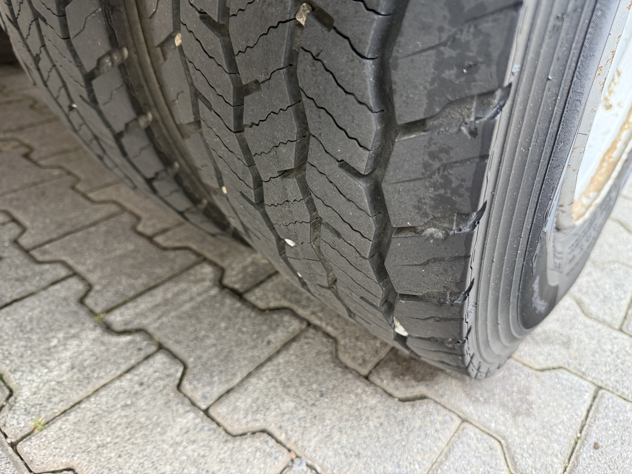 Renault Midlum 180.10 DoKa - Truk box: gambar 2 Renault Midlum 180.10 DoKa - Truk box: gambar 2