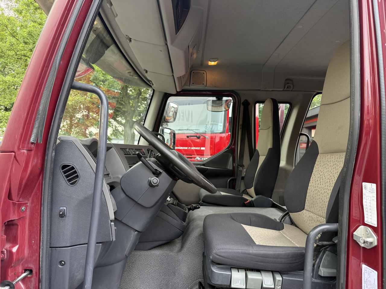 Renault Midlum 180.10 DoKa - Truk box: gambar 4 Renault Midlum 180.10 DoKa - Truk box: gambar 4