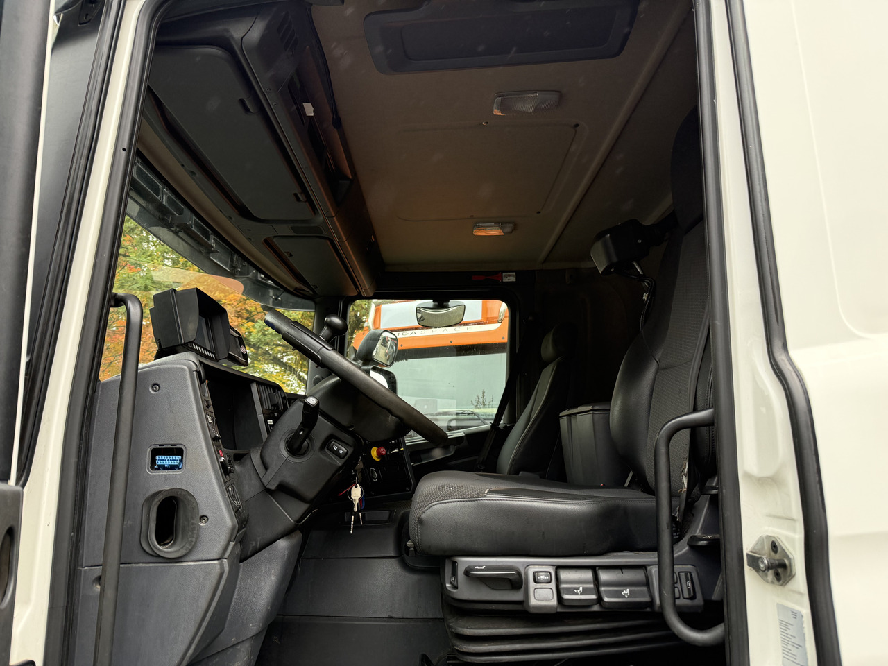 Scania P280 6X2*4 - Truk sasis: gambar 3 Scania P280 6X2*4 - Truk sasis: gambar 3