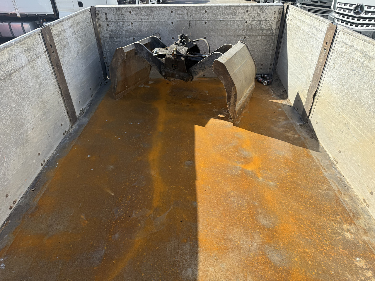 Scania R380 6X2*4 Kipper mit Kran HIAB 220 - Truk jungkit, Truk derek: gambar 2 Scania R380 6X2*4 Kipper mit Kran HIAB 220 - Truk jungkit, Truk derek: gambar 2