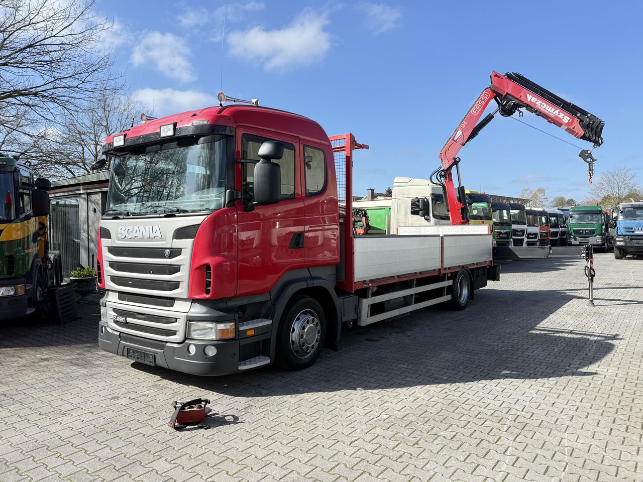 Scania R420 Montagekran Fassi 135 bis 23 Meter - Truk derek, Truk flatbed: gambar 1 Scania R420 Montagekran Fassi 135 bis 23 Meter - Truk derek, Truk flatbed: gambar 1