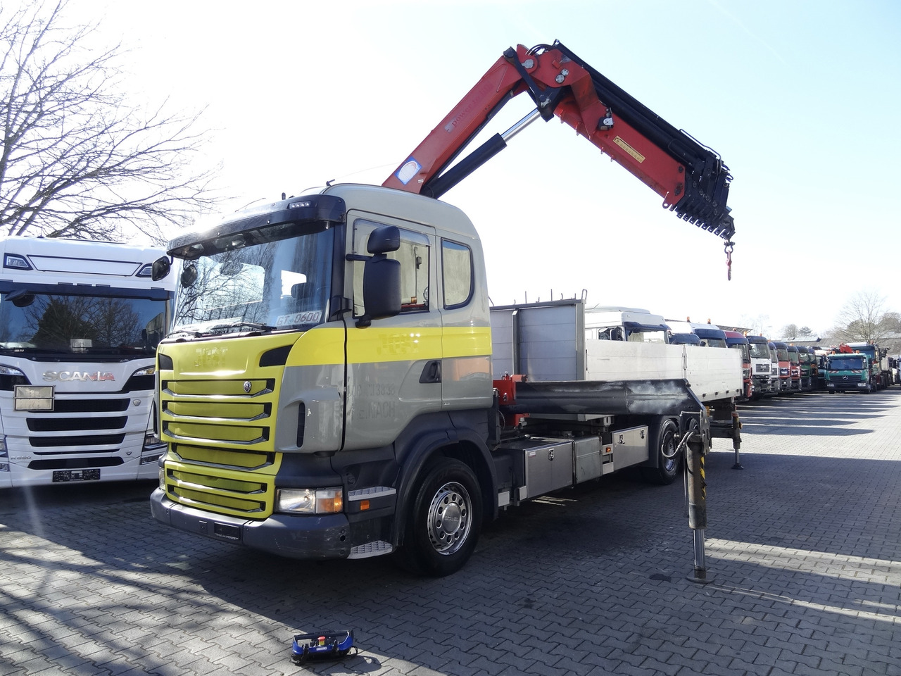 Scania R440 6X2*4 Kran HMF 3000 bis 30 Meter - Truk flatbed, Truk derek: gambar 1 Scania R440 6X2*4 Kran HMF 3000 bis 30 Meter - Truk flatbed, Truk derek: gambar 1