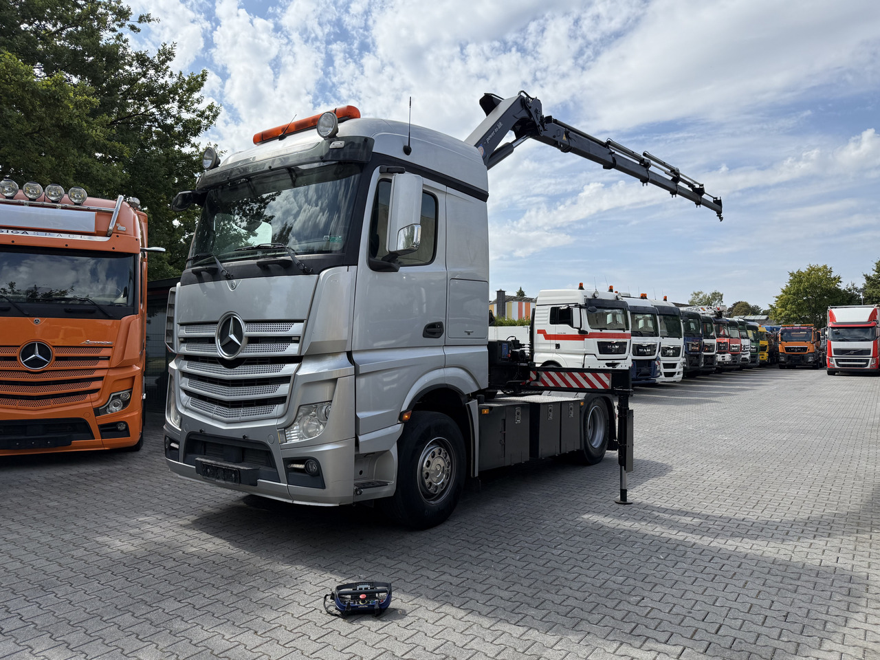 Mercedes-Benz Actros 1842LS Kran HMF 2020 bis 18 Meter - Tractor head: gambar 1 Mercedes-Benz Actros 1842LS Kran HMF 2020 bis 18 Meter - Tractor head: gambar 1