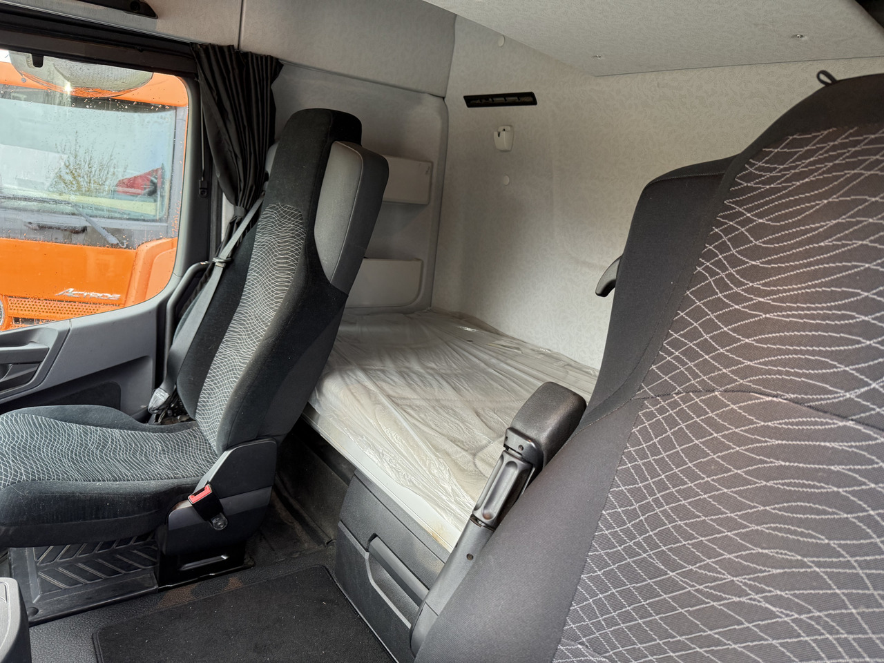 Mercedes-Benz Arocs 2653 6X4 Kran Kesla 2124L - Tractor head: gambar 4 Mercedes-Benz Arocs 2653 6X4 Kran Kesla 2124L - Tractor head: gambar 4