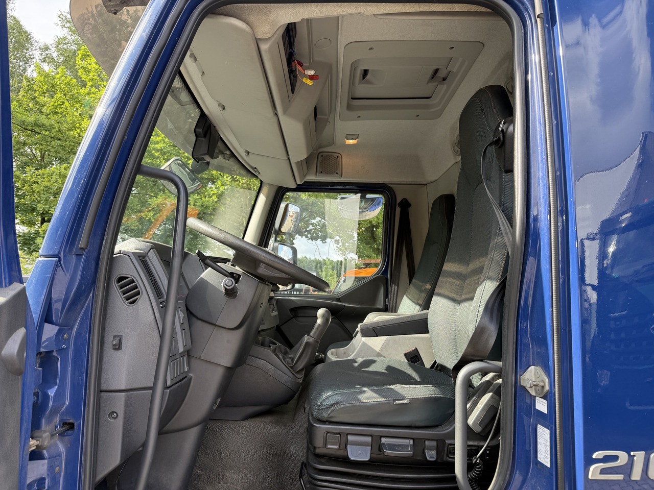 Volvo FL210 14 Tonner - Truk dengan terpal samping: gambar 4 Volvo FL210 14 Tonner - Truk dengan terpal samping: gambar 4