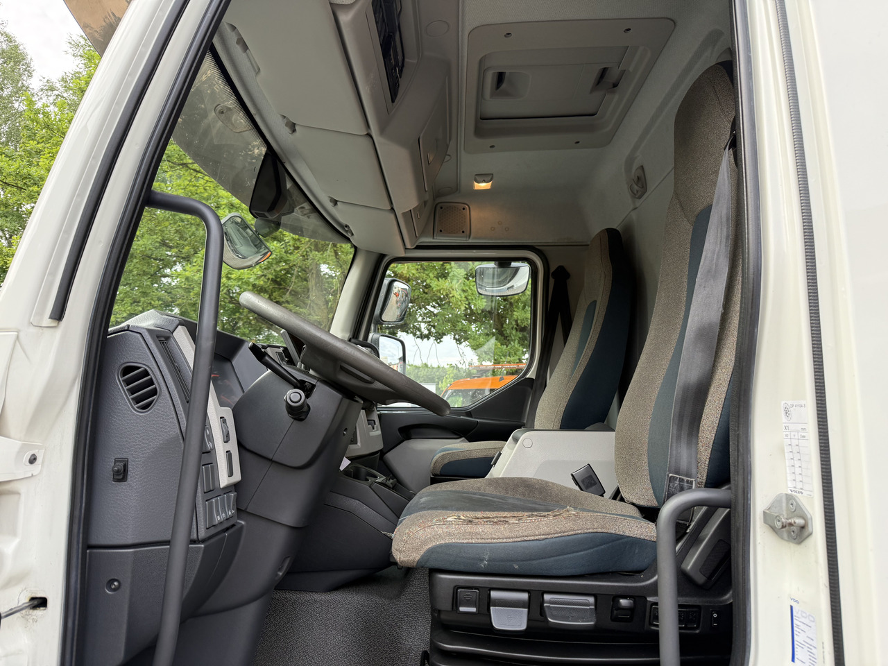 Volvo FL250.18 Carrier Supra 850Mt - Truk berpendingin: gambar 5 Volvo FL250.18 Carrier Supra 850Mt - Truk berpendingin: gambar 5