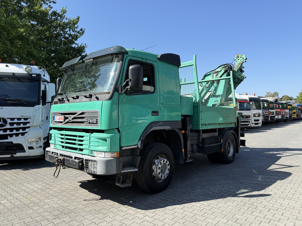 Volvo FM12 420 4X4 Kran MKG 300 bis 24 Meter - Truk flatbed, Truk derek: gambar 1 Volvo FM12 420 4X4 Kran MKG 300 bis 24 Meter - Truk flatbed, Truk derek: gambar 1