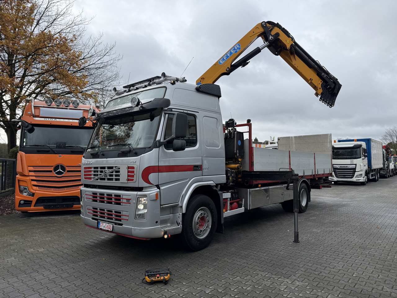 Volvo FM330 Kran Effer 165 bis 20 Meter - Truk flatbed, Truk derek: gambar 1 Volvo FM330 Kran Effer 165 bis 20 Meter - Truk flatbed, Truk derek: gambar 1