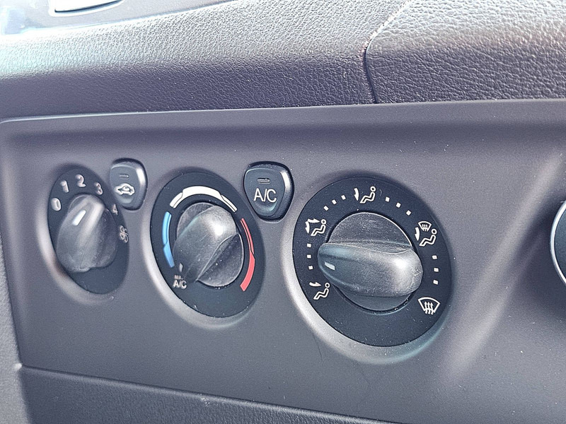 Van kecil Ford Transit 2.2: gambar 10