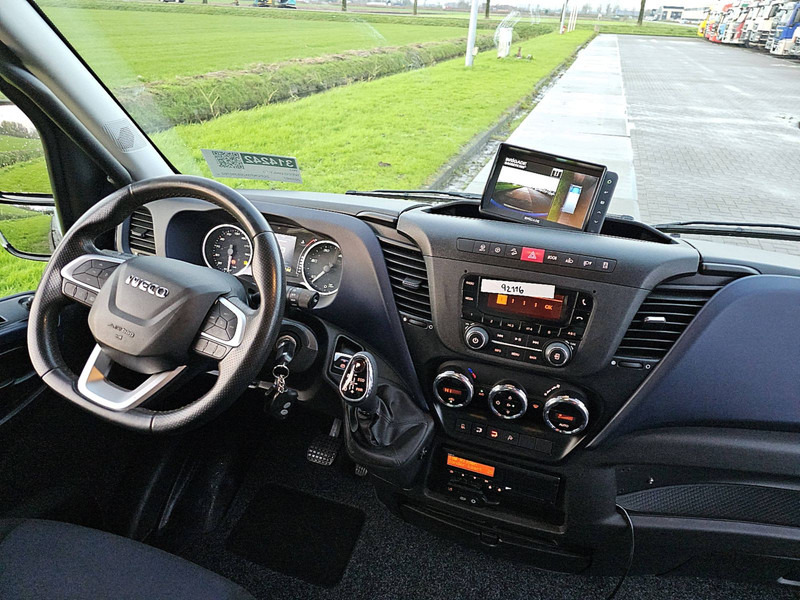 Interior photo 1: Van box Iveco Daily 70 CNG AIRCO LAADKLEP