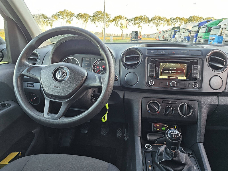 Interior photo 1: Van pengiriman Volkswagen Amarok 2.0 TDI VERSA LIFT 11 MTR